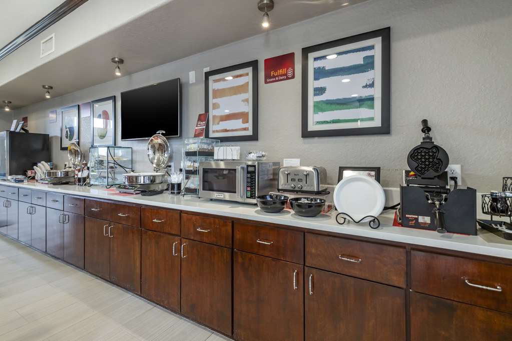 Best Western Plus Victoria Inn & Suites - photo 29