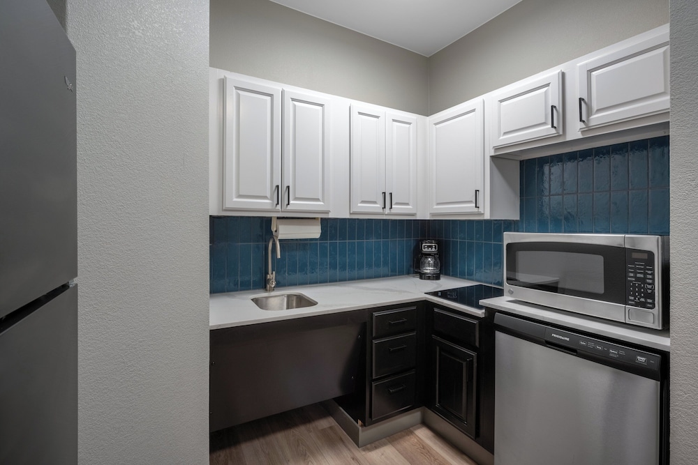 Staybridge Suites West Des Moines by IHG - photo 14
