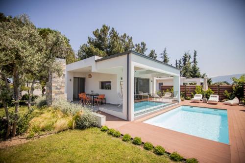 4 Roses Pool Villas — 4-Star Luxury Hotel in Litochoro, Greece