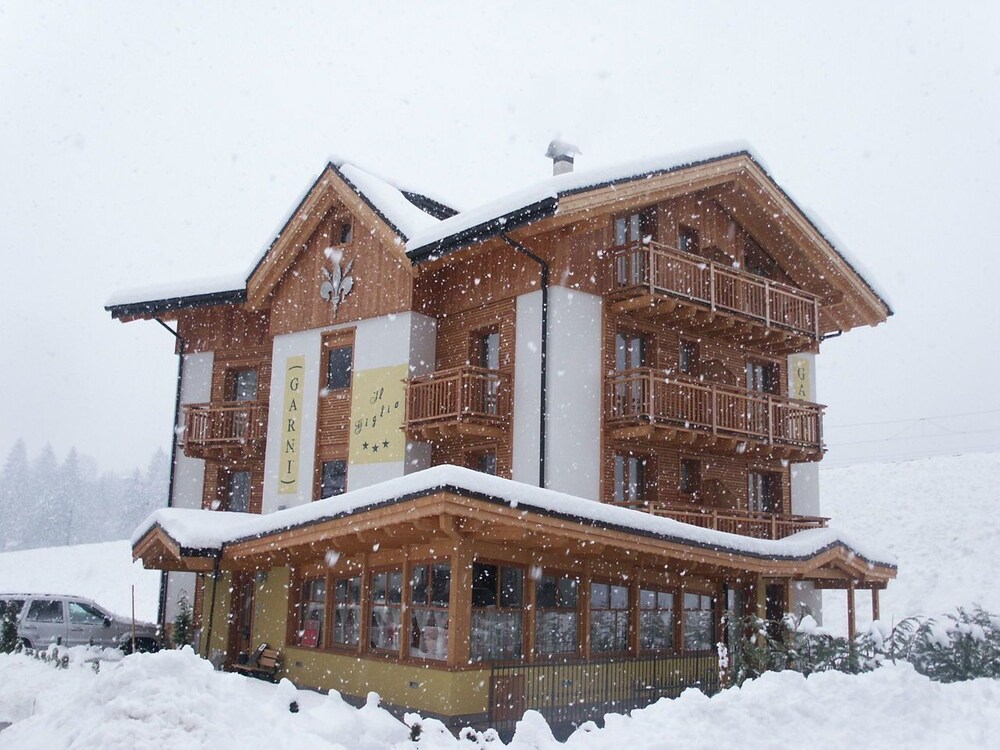 Garnì il Giglio - carbon neutral hotel in Commezzadura