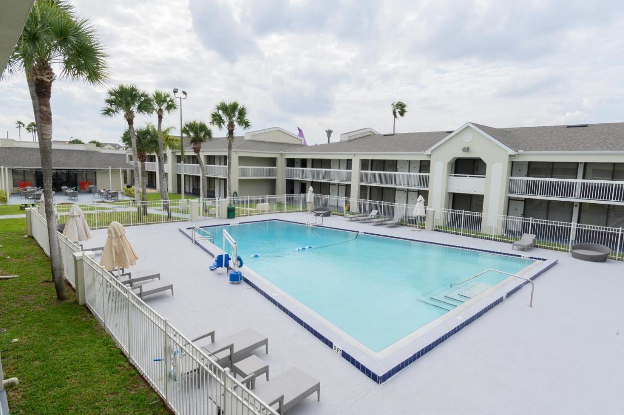 Disney 12 minutes for family Pool and parking FREE - photo 50