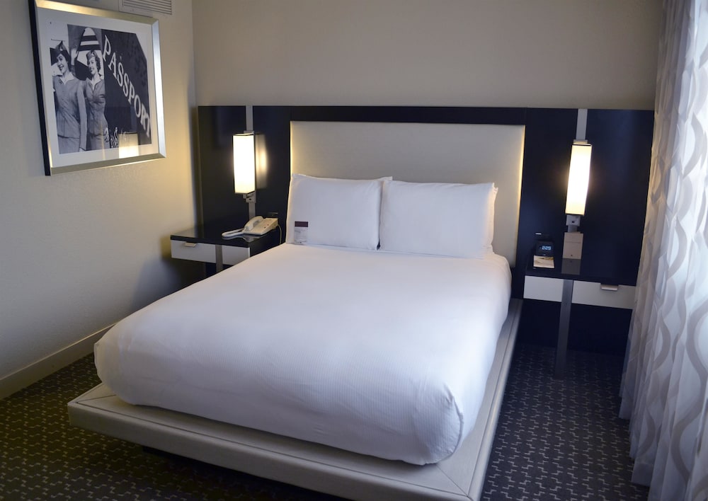 Doubletree by Hilton Houston Hobby Airport - photo 18