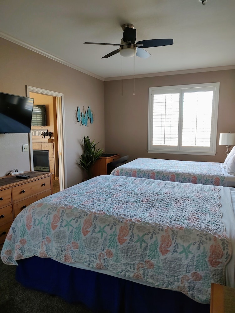 Pacific Plaza Hotel - photo 32