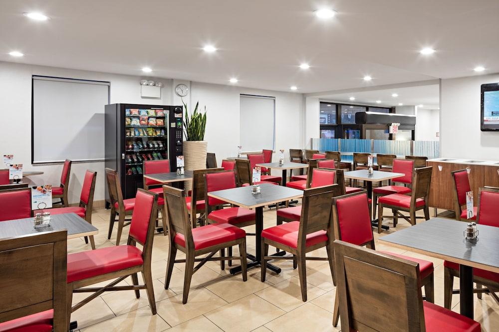 Holiday Inn Express New York Brooklyn - photo 28