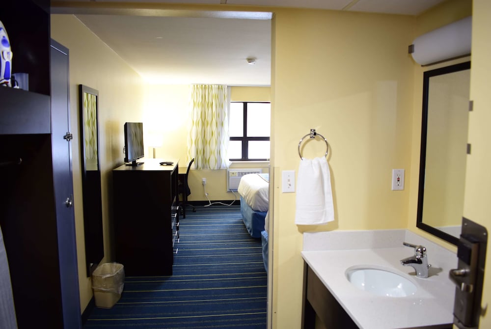 Days Inn by Wyndham Augusta - photo 17