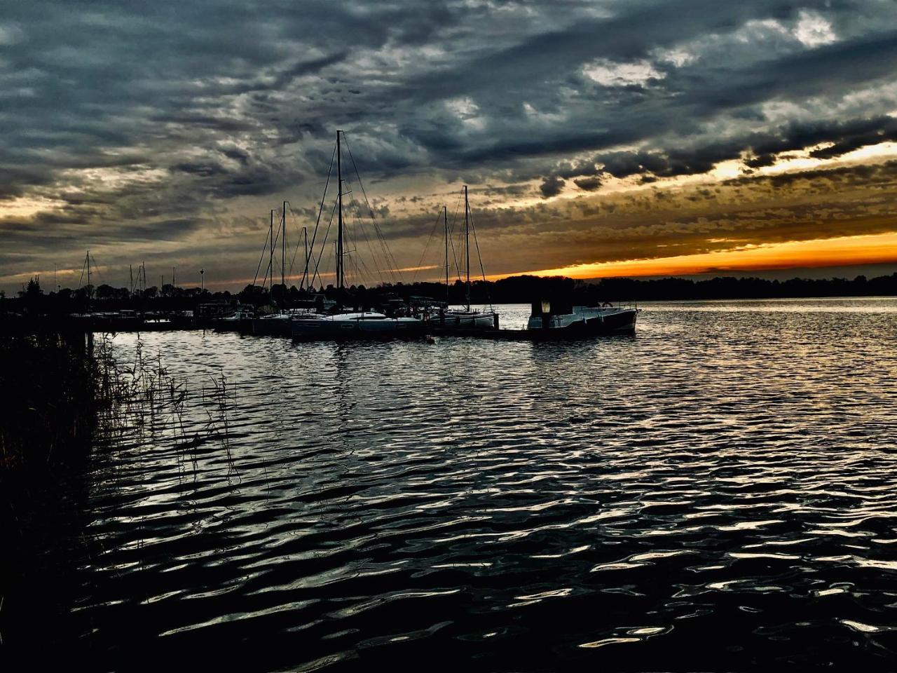 Piekny Dom Na Wodzie Mazury Szlak Wjm — Ryn — photo 2