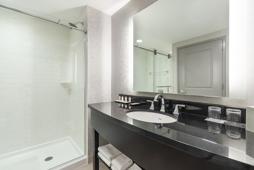 Renaissance by Marriott Boston Patriot Place Hotel - photo 22