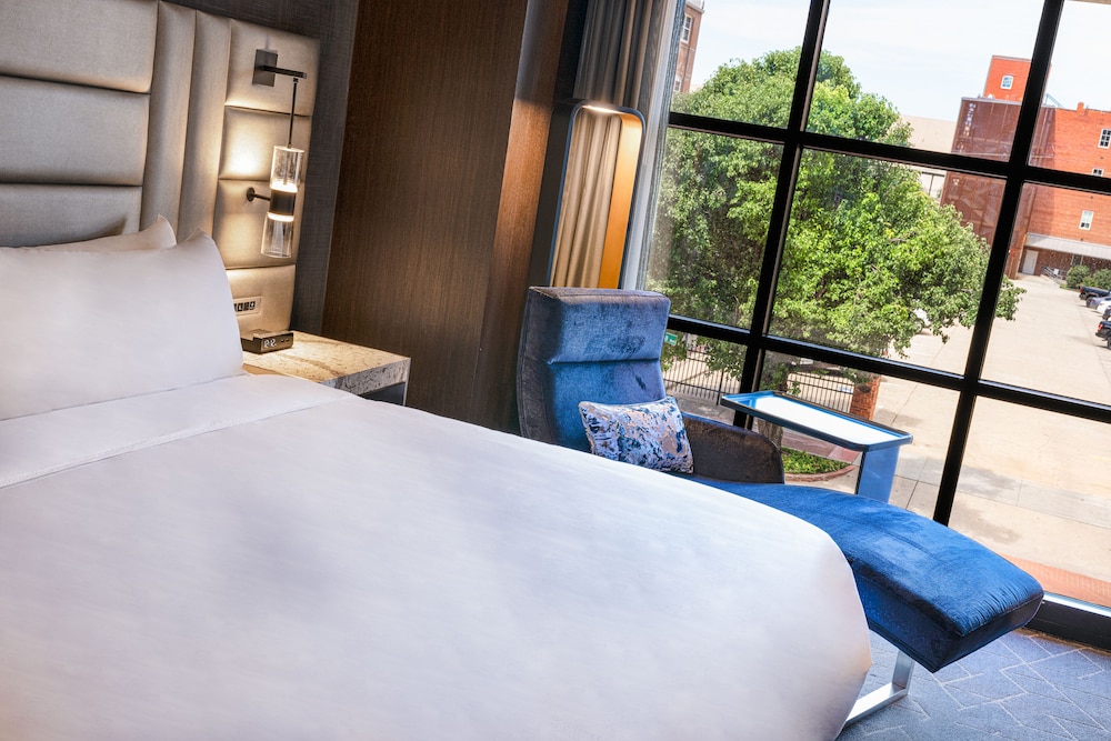 Renaissance Oklahoma City Downtown Bricktown Hotel - photo 5