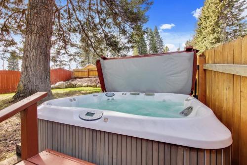 Magical McCall Retreat Near Golf Course and Lake — Mccall — photo 2