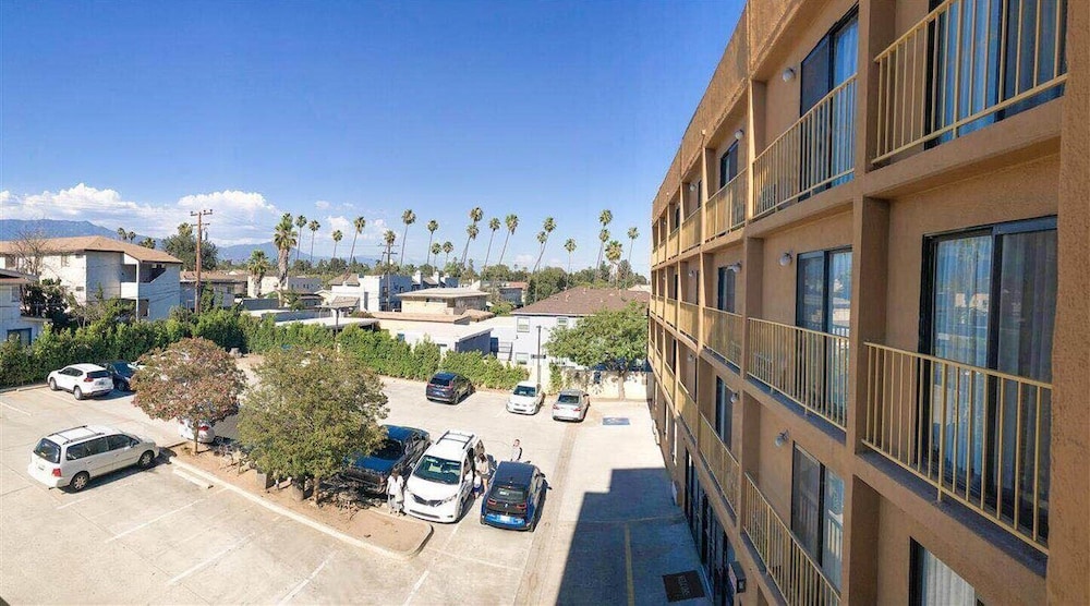 GreenTree Inn & Suites Alhambra - photo 83