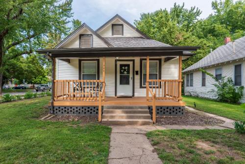 Beautiful 2 Bed 1 Bath home near College Hill — 4-Star Luxury Hotel in Wichita, United States