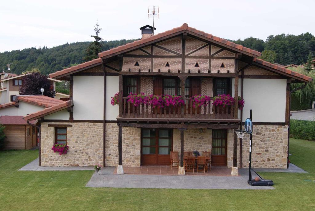 Casa Rural Bakubitxi — 4-Star Luxury Hotel in Murguia, Spain