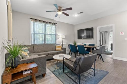 Lovely 4BR King Beds Steps To Beach And Pier H — 4-Star Luxury Hotel in Myrtle Beach, United States