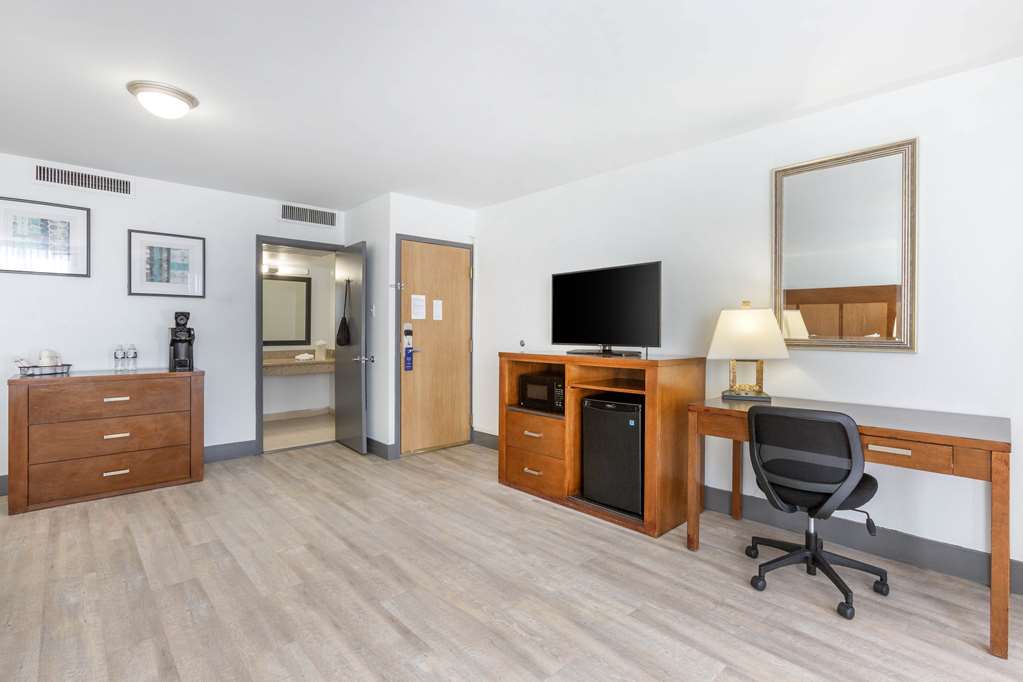 Best Western Plus El Paso Airport Hotel & Conference Center - photo 13