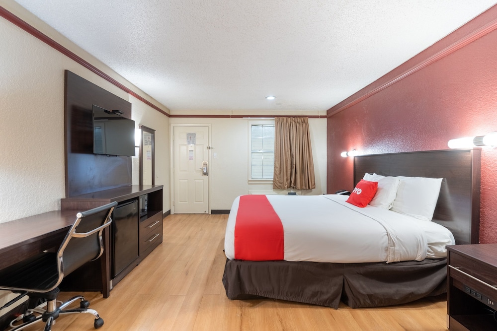 OYO Hotel Tulsa N Sheridan Rd & Airport - photo 9