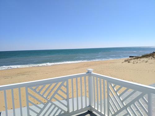 Cavalier by the Sea - photo 9