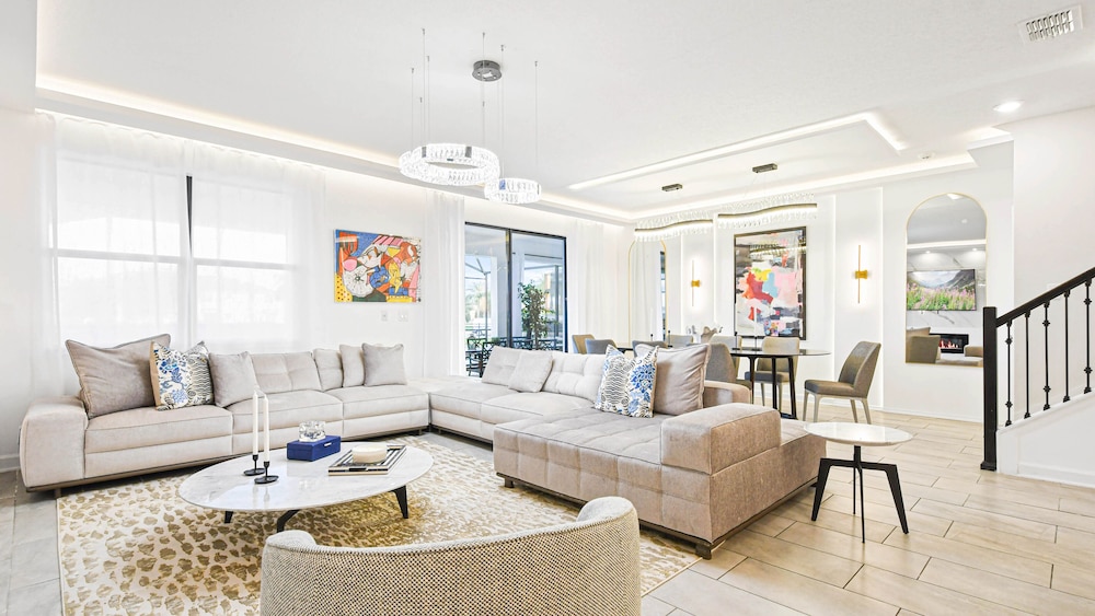 Luxurious 10 bed Lakefront Retreat Near Disney - photo 18