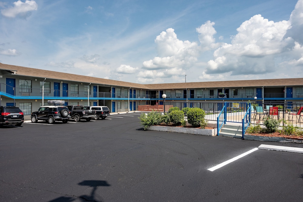 American Inn & Suites Russellville - photo 35