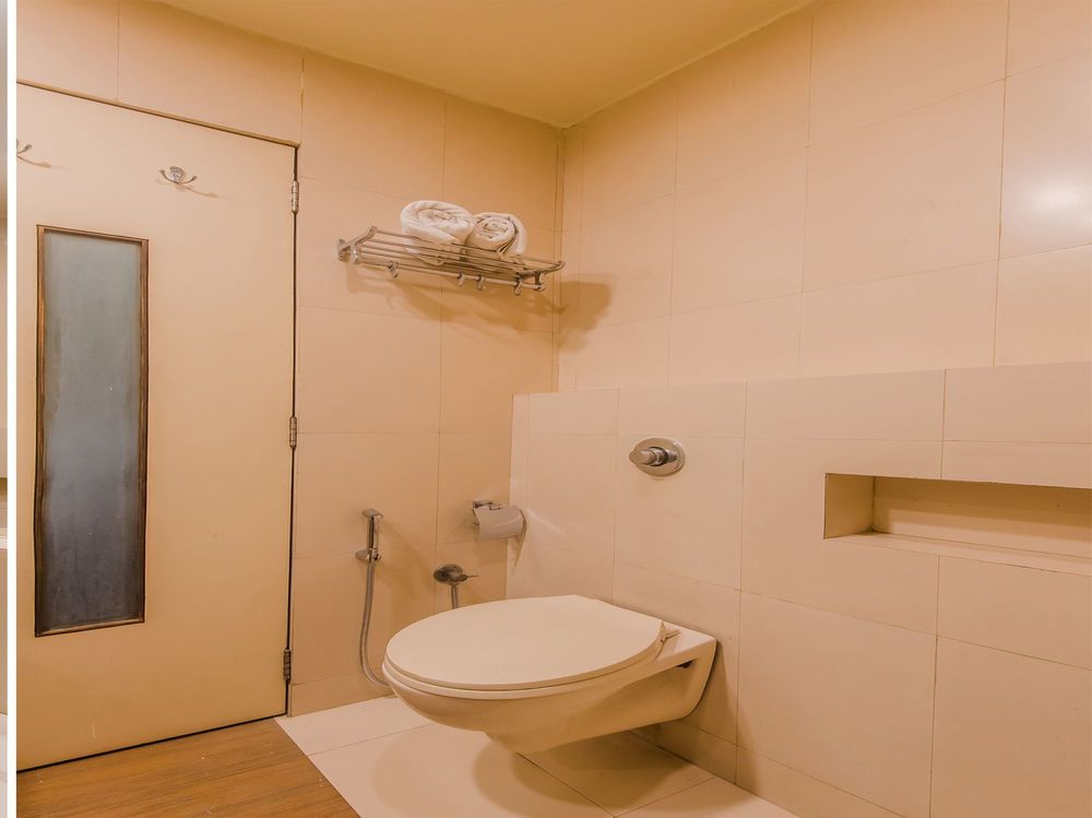 Oyo 6421 Hotel Aura