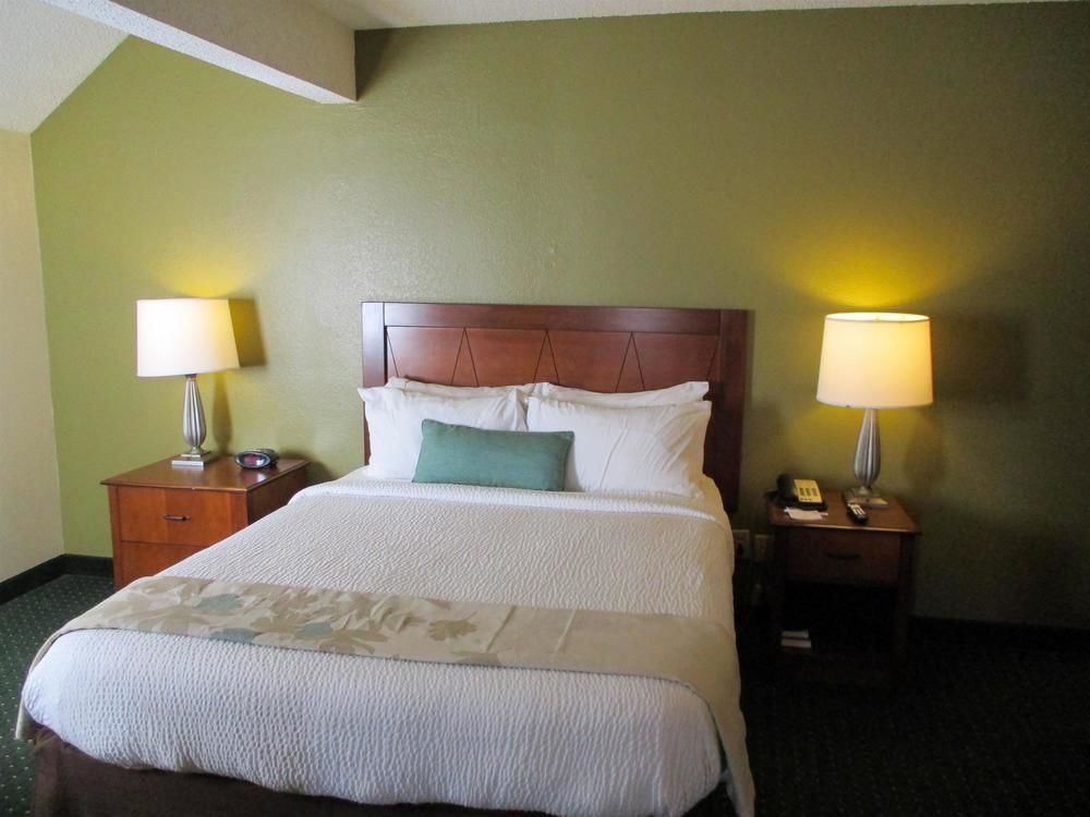 Hawthorn Suites by Wyndham Tyler - photo 22