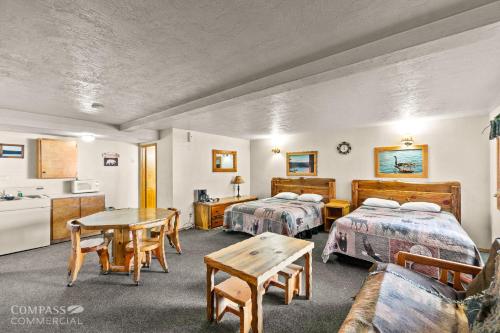 Willamette Pass Inn & Chalets - photo 7