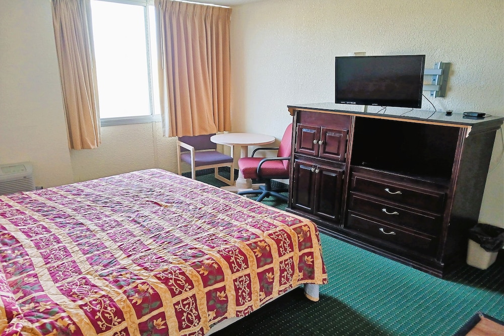USA Inn Junction City Near Fort Riley - photo 8