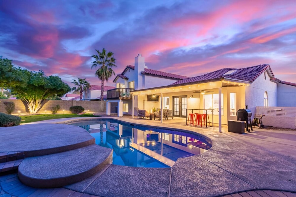 Modern Mesa Oasis Free Heated Pool Al fresco Living in Mesa, United States