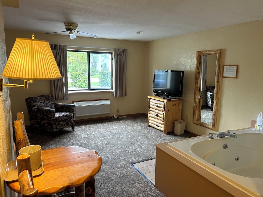 Super 8 by Wyndham Bridgeview of Mackinaw City - photo 18