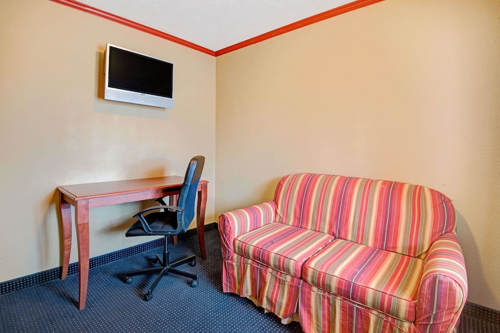 Days Inn by Wyndham Albuquerque Downtown - photo 7