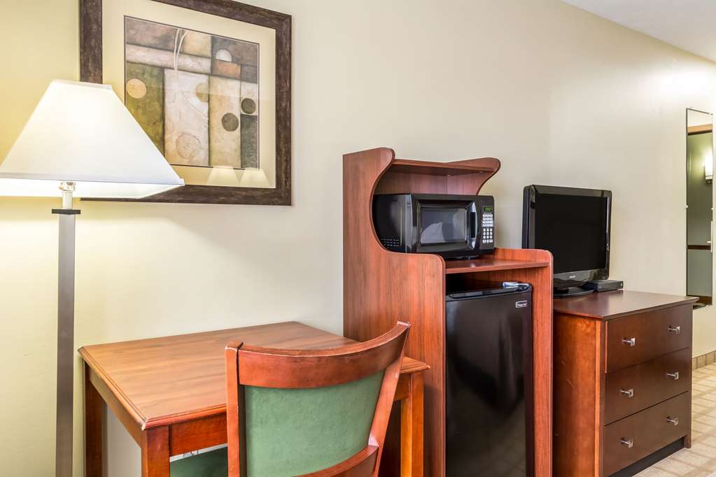 Quality Inn I 74 Batesville - photo 11