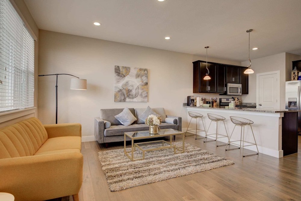 Marbella Lane Executive Townhome 20 mins to Boulder in Longmont, United States