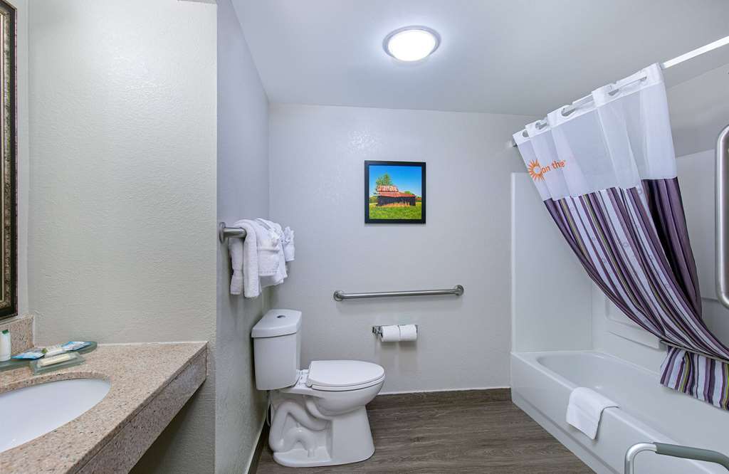 La Quinta Inn by Wyndham Pigeon Forge Dollywood - photo 35