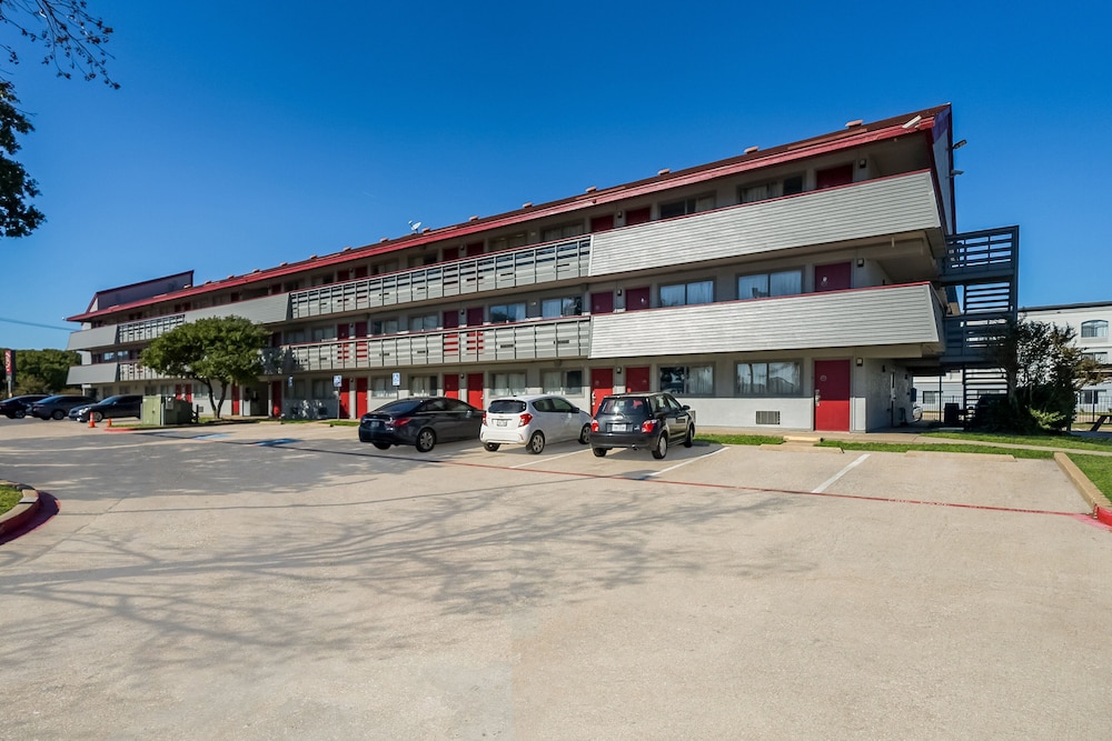 Red Roof Inn Dallas DFW Airport North - photo 32