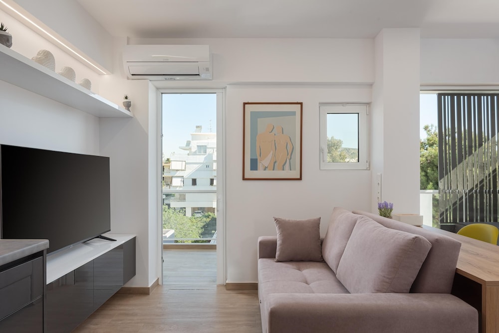Athenian Riviera Seaside Suite — 4-Star Luxury Hotel in Vouliagmeni, Greece
