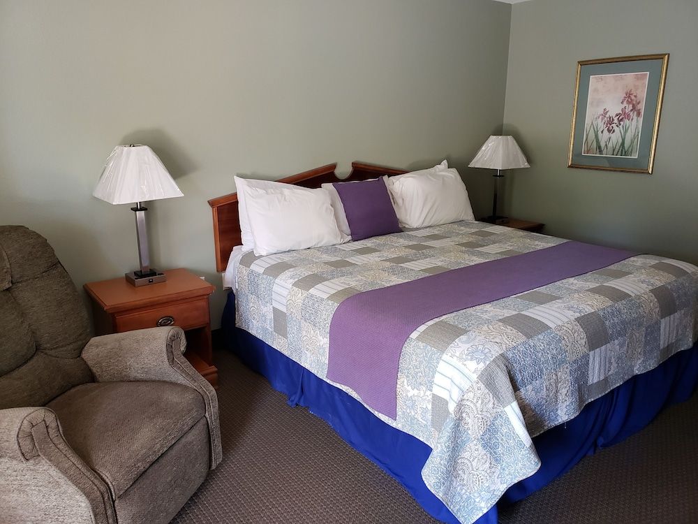 Hotsprings Village Inn - photo 13