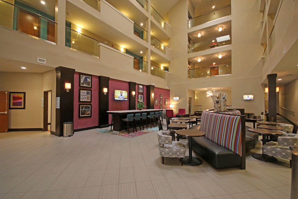 Holiday Inn Express & Suites Charlotte North by IHG - photo 2