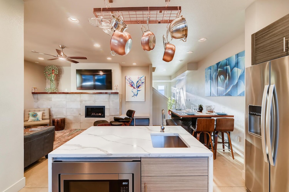 Mountain View Getaway Groups Welcome in Fort Collins, United States