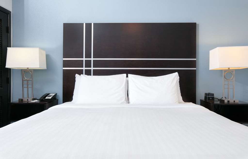La Quinta Inn & Suites by Wyndham Lubbock Southwest - photo 16