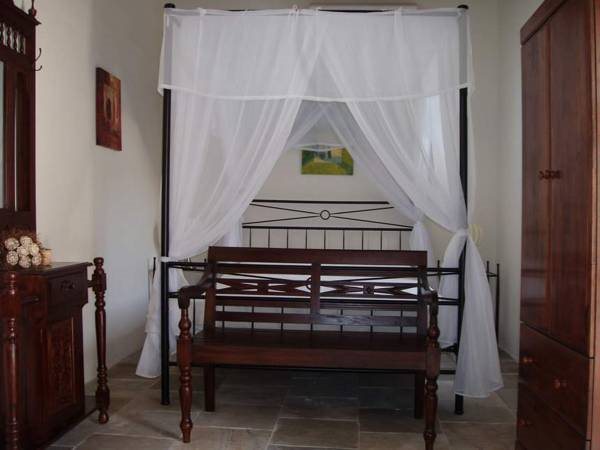 Vrakas House
