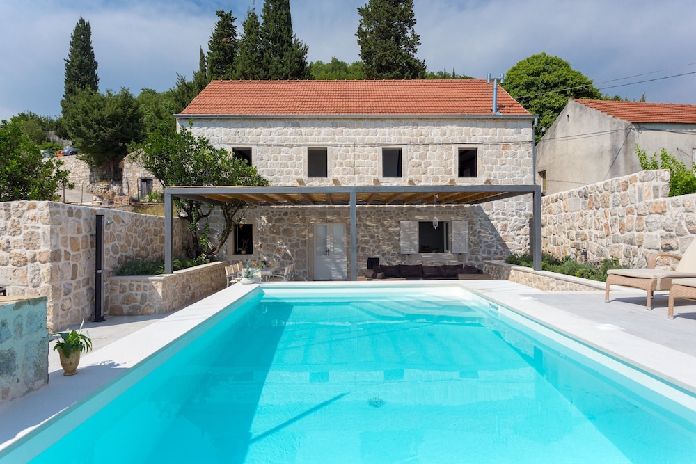 Hedera Estate Villa Hedera VIII — 4-Star Luxury Hotel in Dubrovnik, Croatia