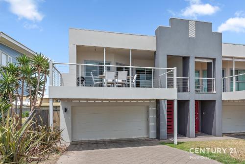 Percival Point Port Willunga C21 Southcoast Holidays — Port Willunga
