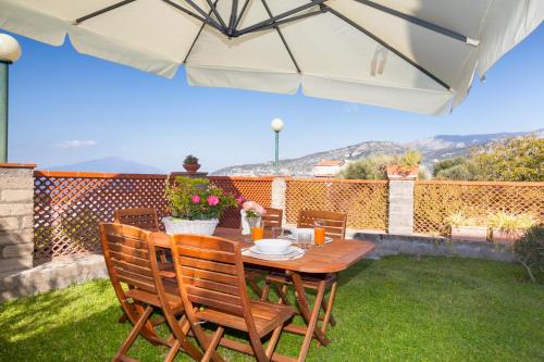 Shanti Home Restaurant di Aversano Salvatore — 4-Star Luxury Hotel in Sorrento, Italy