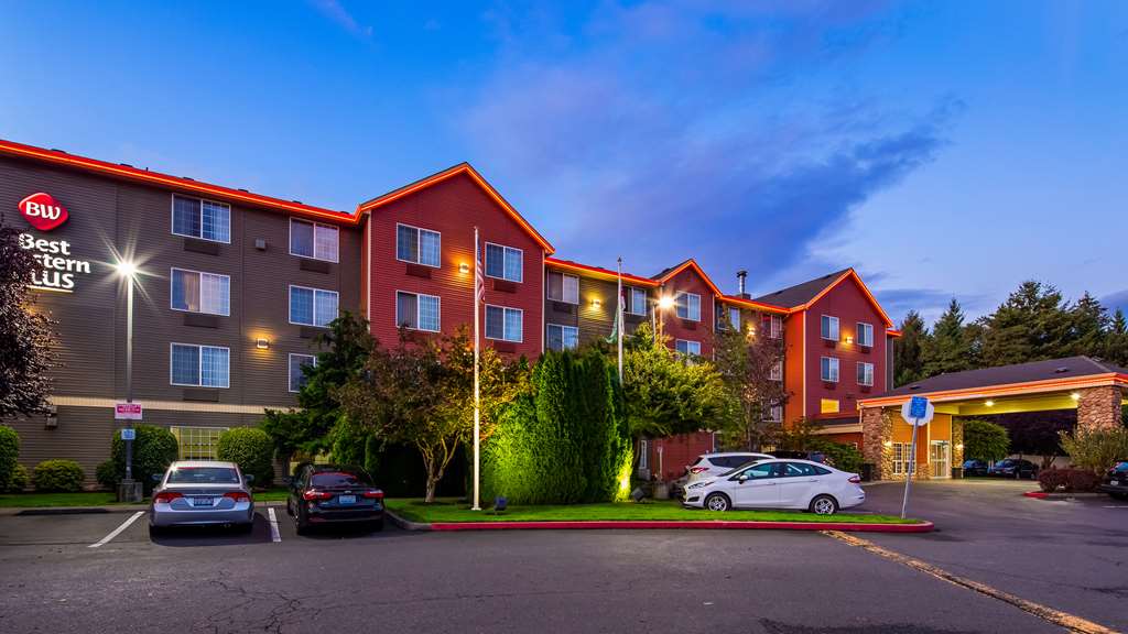 Best Western Plus Vancouver Mall Dr. Hotel & Suites - photo 11