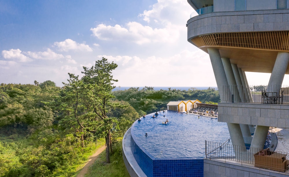 Hidden Cliff Hotel and Nature — Seogwipo — photo 2