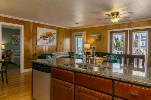 Footprints In The Sand by Oak Island Accommodations - photo 31
