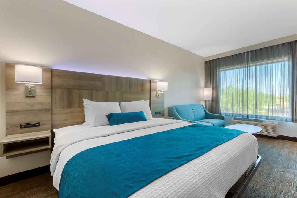 Best Western Plus Executive Residency Phoenix North Happy Valley - photo 7