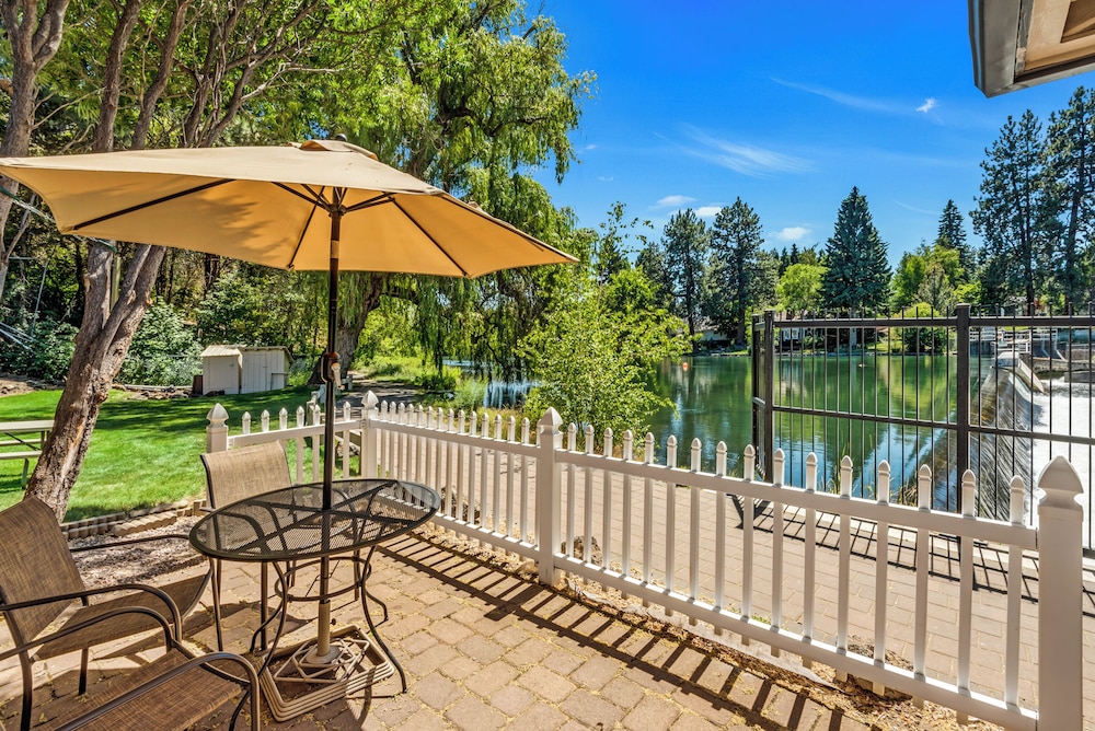 Bend Riverside Inn & Suites - photo 300