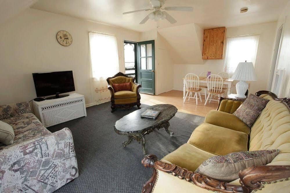 The Buckingham Motel Adults only - photo 12