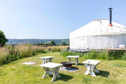 Beautiful Yurt with stunning South Downs views in Petworth, United Kingdom