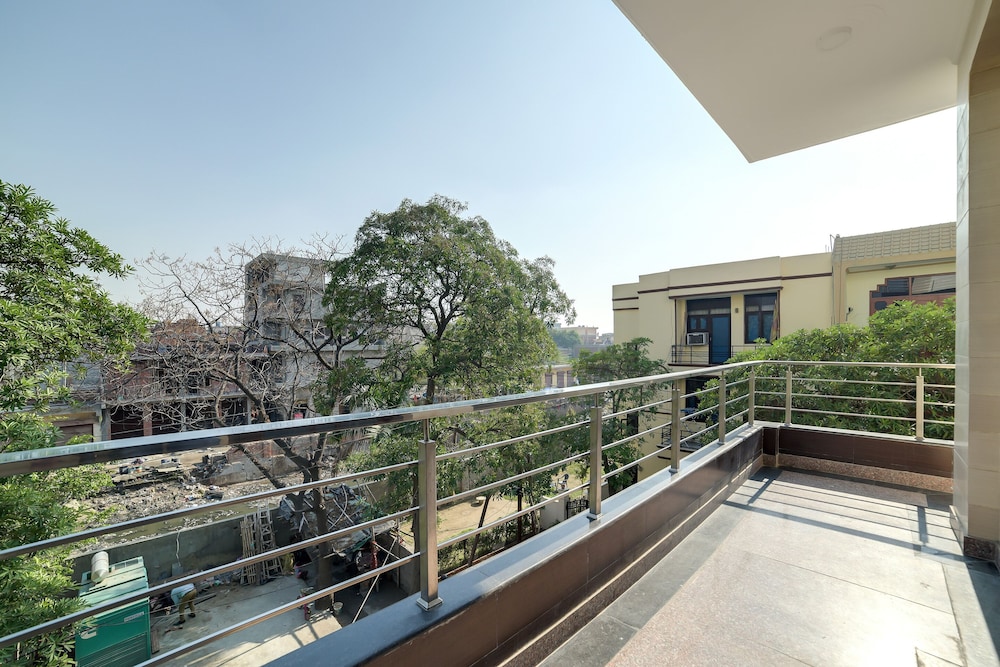 Oyo 28706 Navish Residency - last minute hotel in Noida